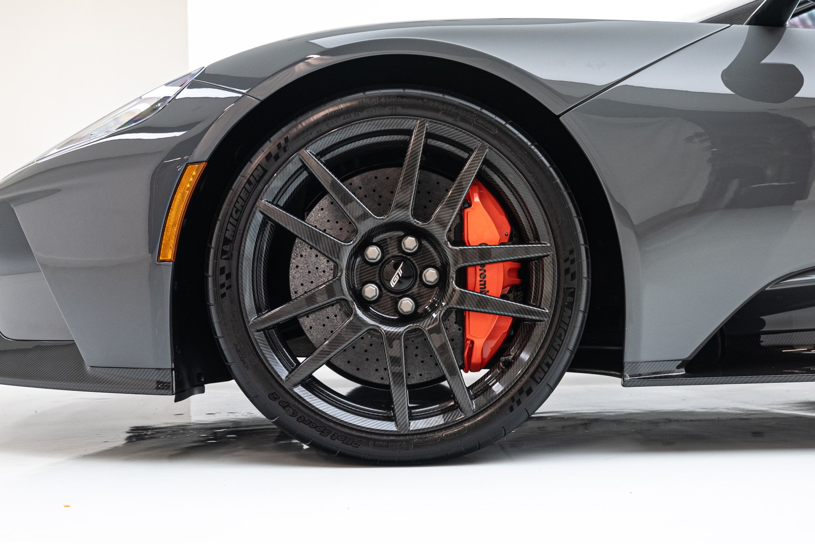2021 FORD GT | CARBON SERIES | AKRAPOVIC EXHAUST